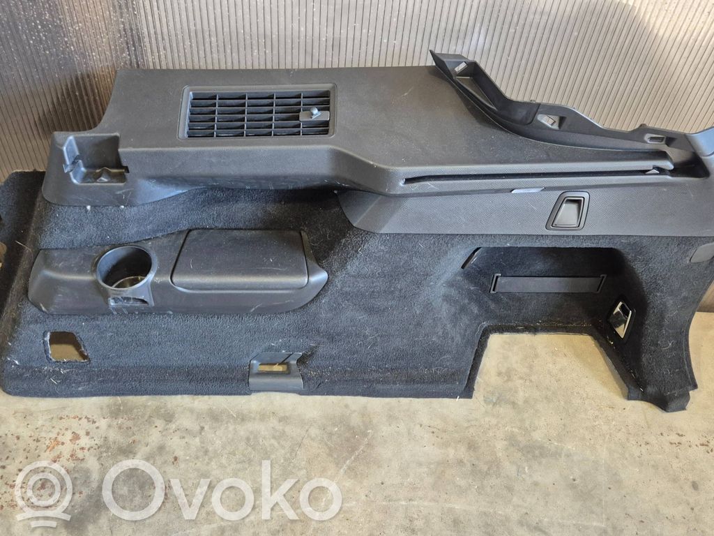 Tailgate/trunk side cover trim