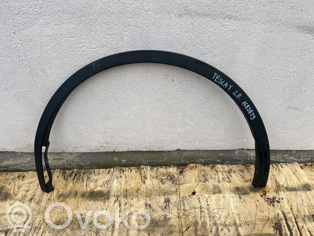 Tesla Model Y Front arch trim 