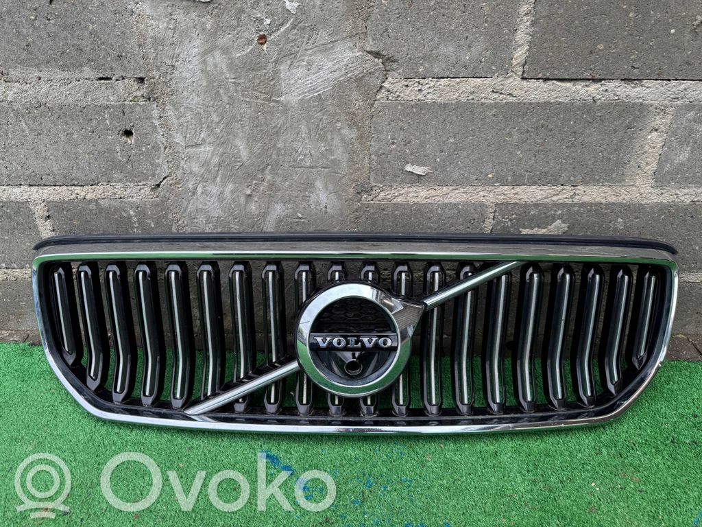 Volvo XC40 Rejilla delantera 