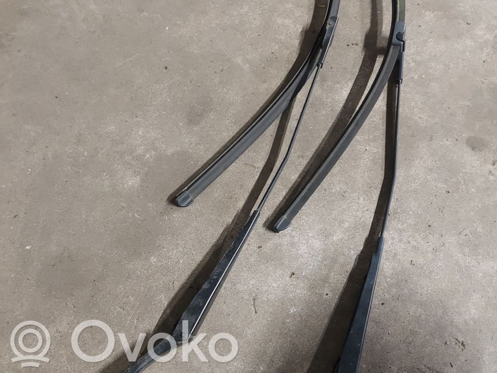 Volkswagen Golf Plus Front wiper blade arm 