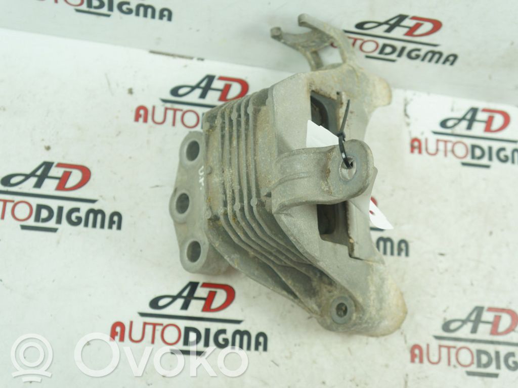 Opel Astra J Engine mount bracket 
