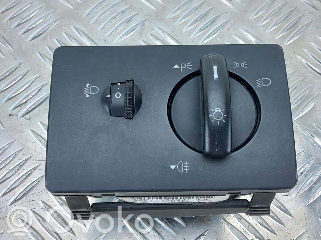 Light switch   4M5T13A024