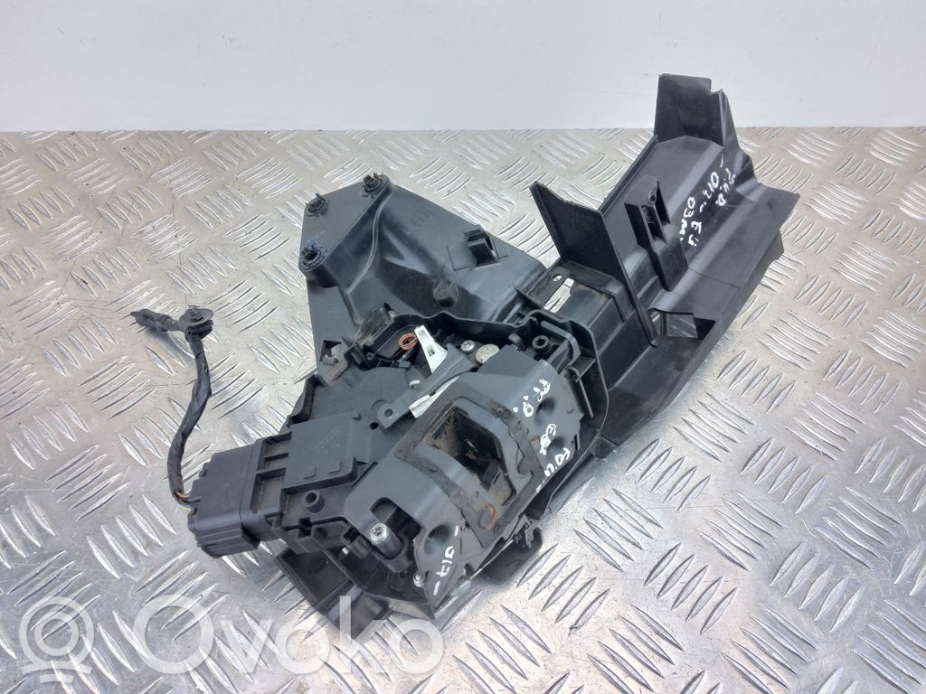 Ford Focus Priekšpusē slēdzene 