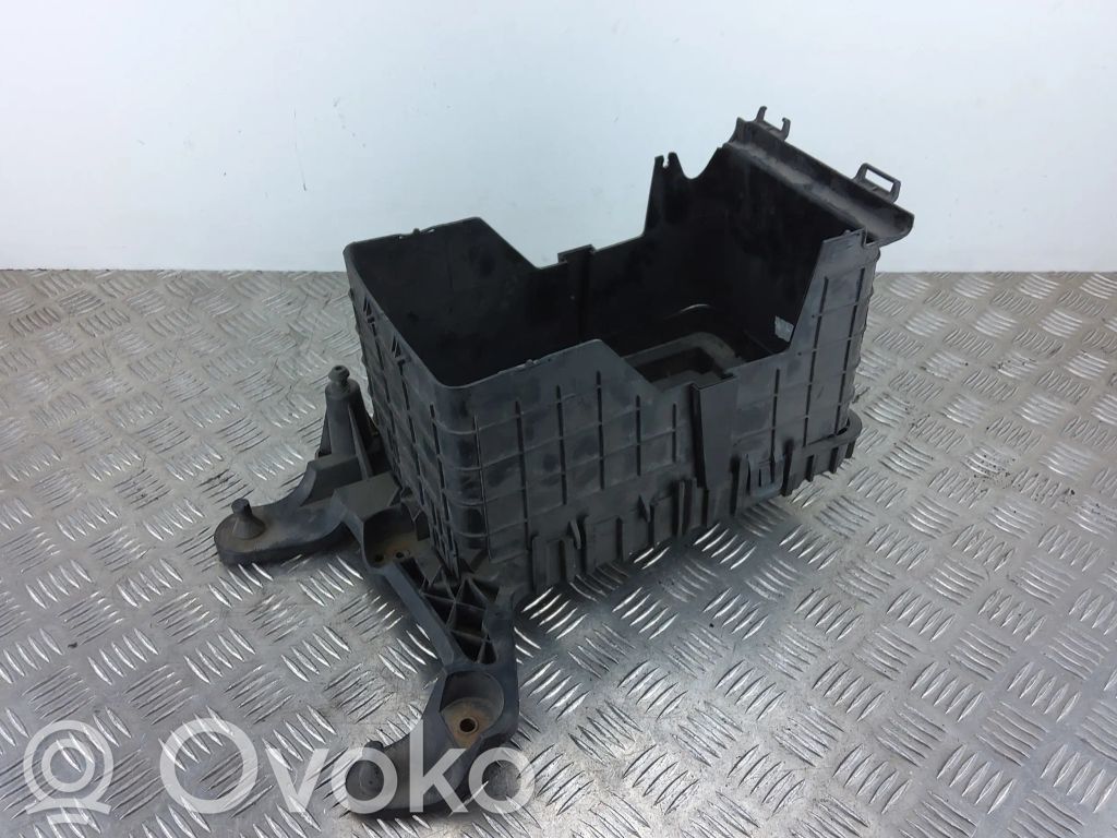 Volkswagen Golf V Support boîte de batterie 