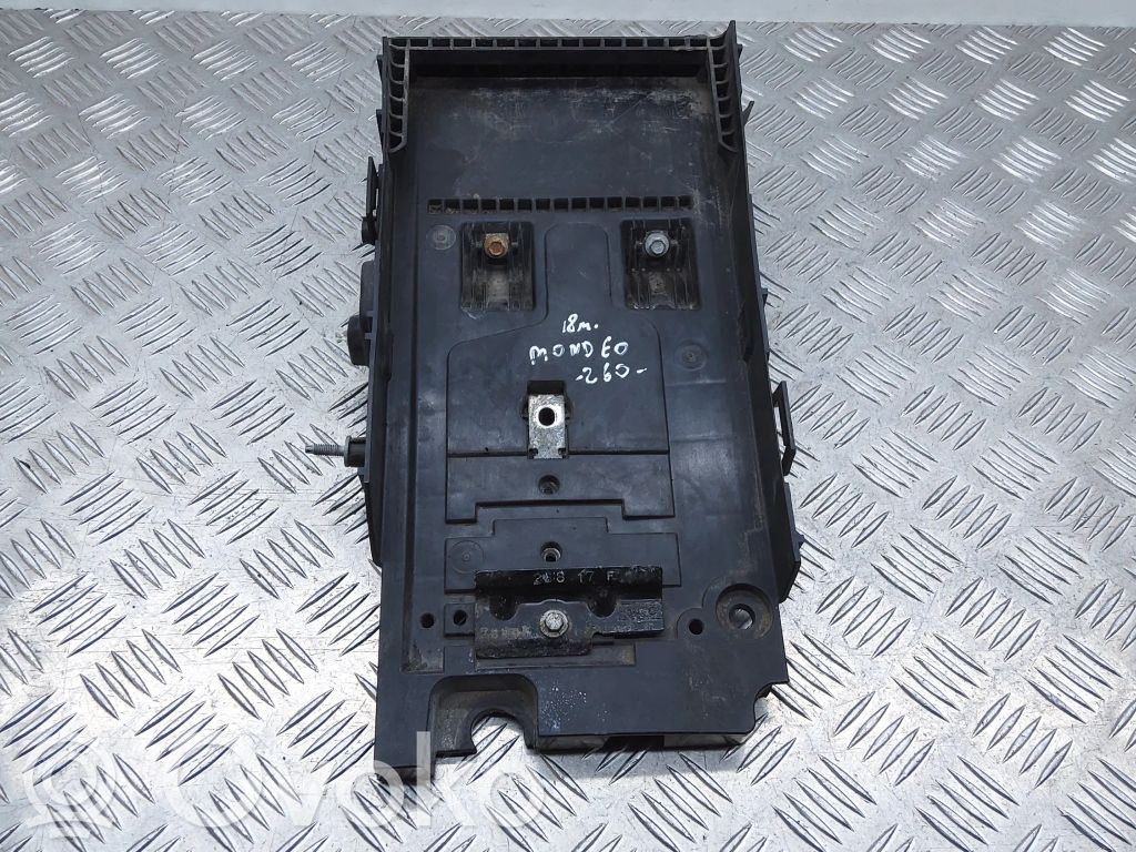 Ford Mondeo MK V Akumuliatoriaus tvirtinimo padas 