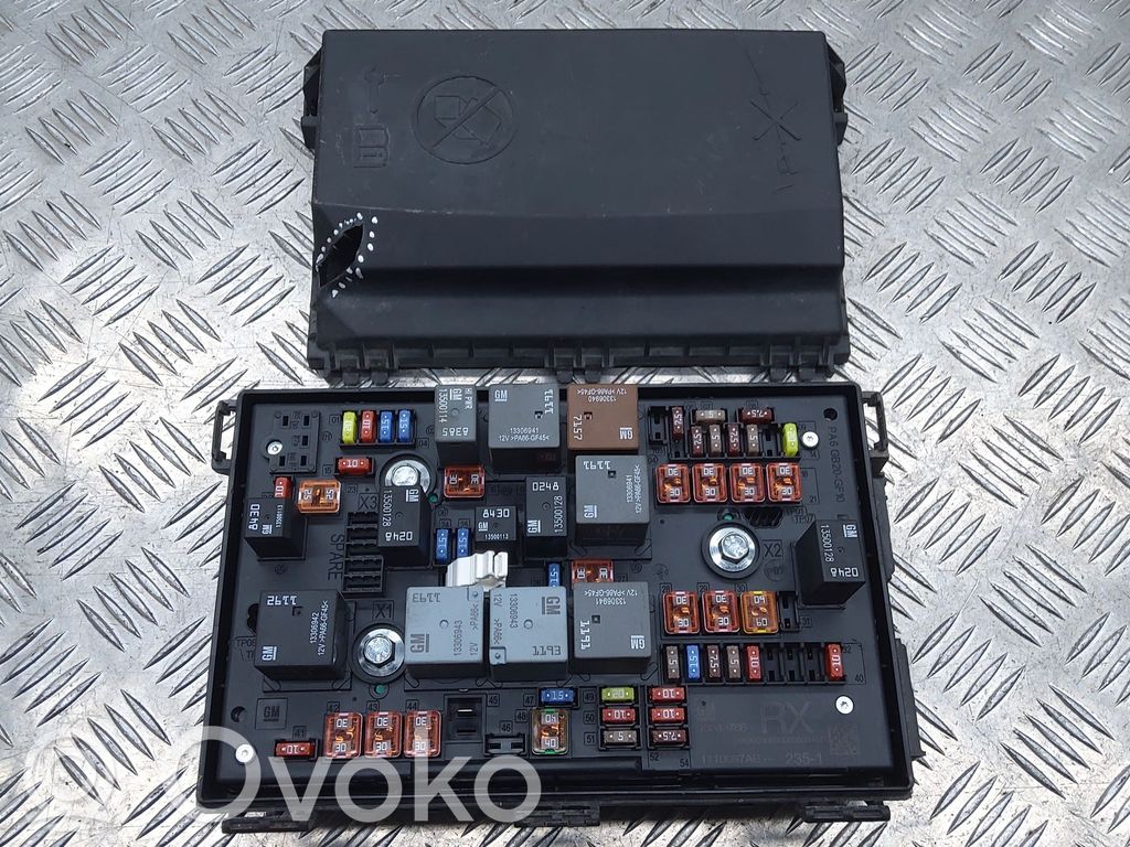 Opel Astra J Sulakemoduuli 