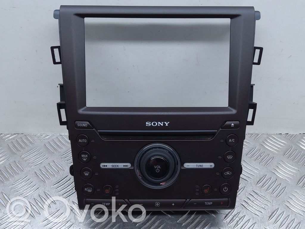Climate control unit   HS7T18E245DCA