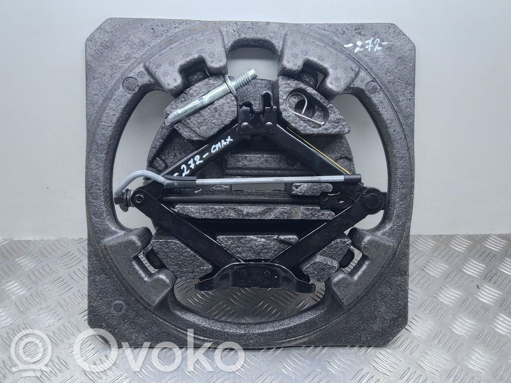 Ford C-MAX I Tool set 