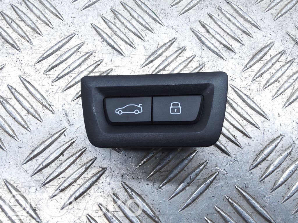 BMW X1 U11 Tailgate/boot open switch button 