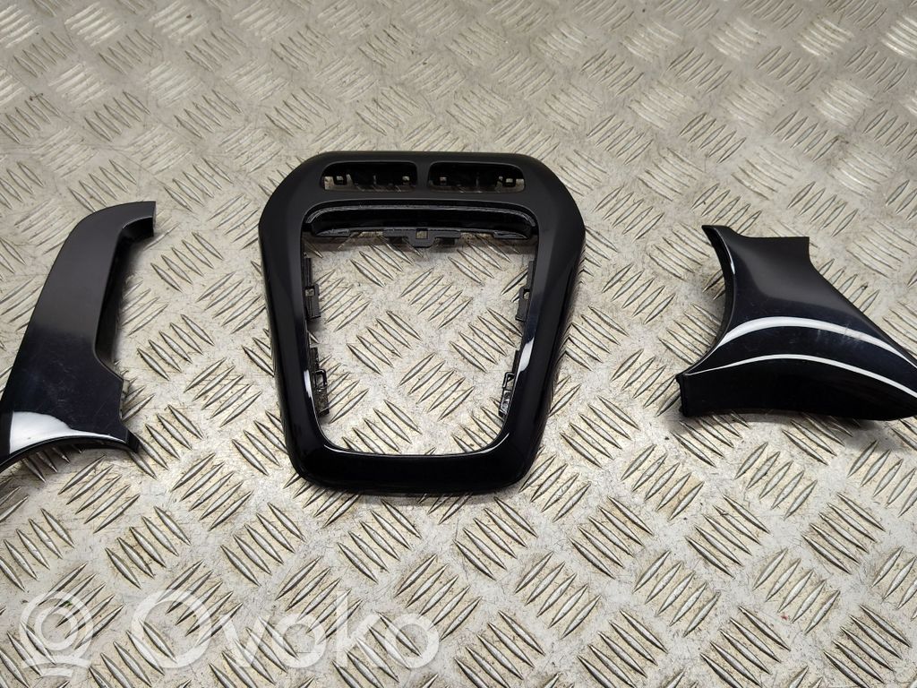 Opel Corsa F Ramka deski rozdzielczej 