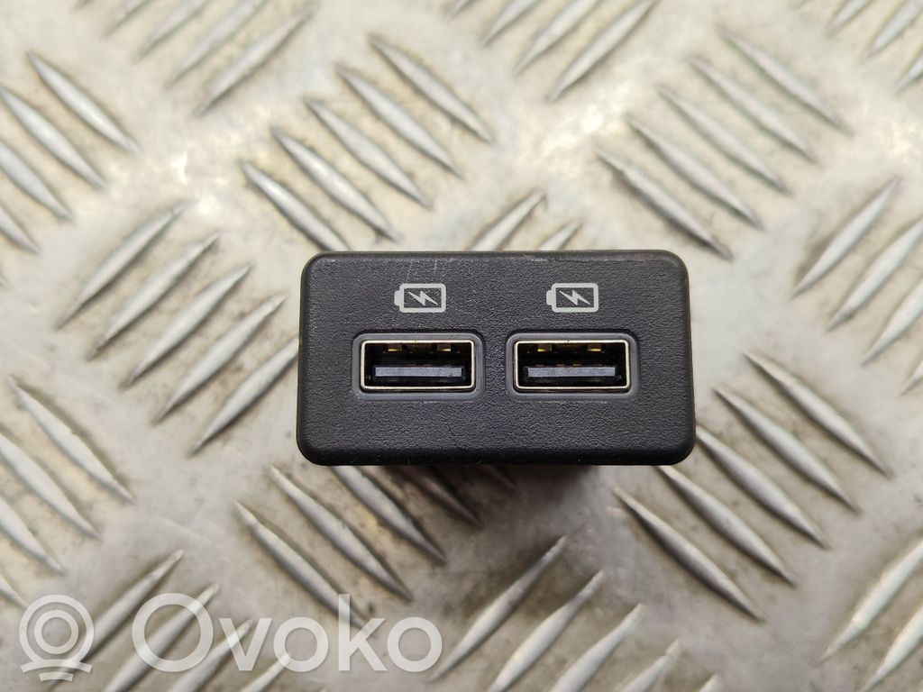 Peugeot 3008 II Enchufe conector USB 