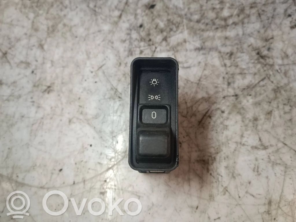 Valokatkaisija   613183512379