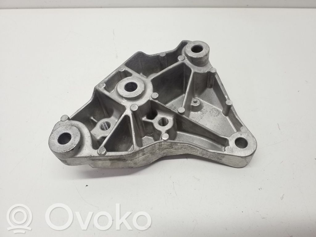 Chrysler Pacifica Gearbox mounting bracket 