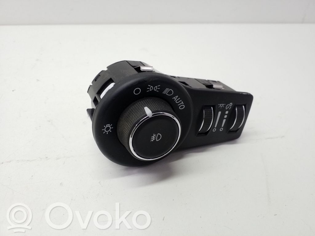 Chrysler Pacifica Light switch 