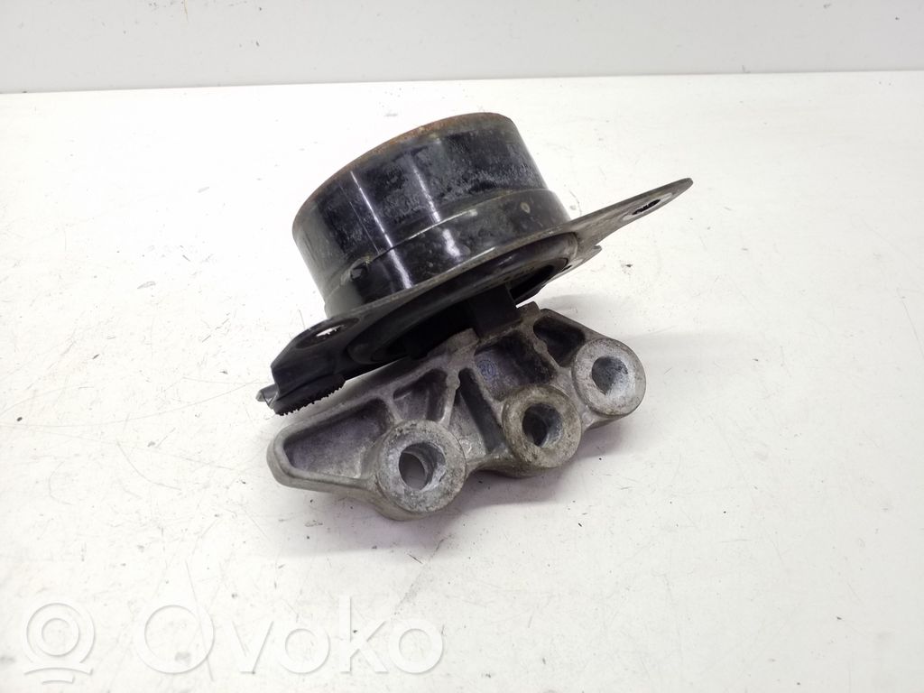 Chevrolet Captiva Engine mount bracket 