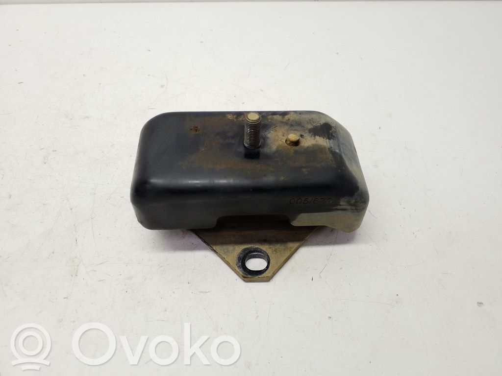 Mitsubishi L200 Engine mount bracket 