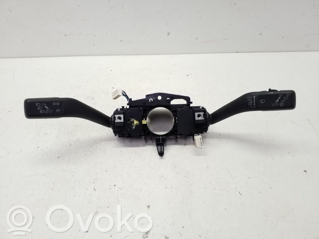 Volkswagen Tiguan Interruptor/palanca de limpiador de luz de giro 