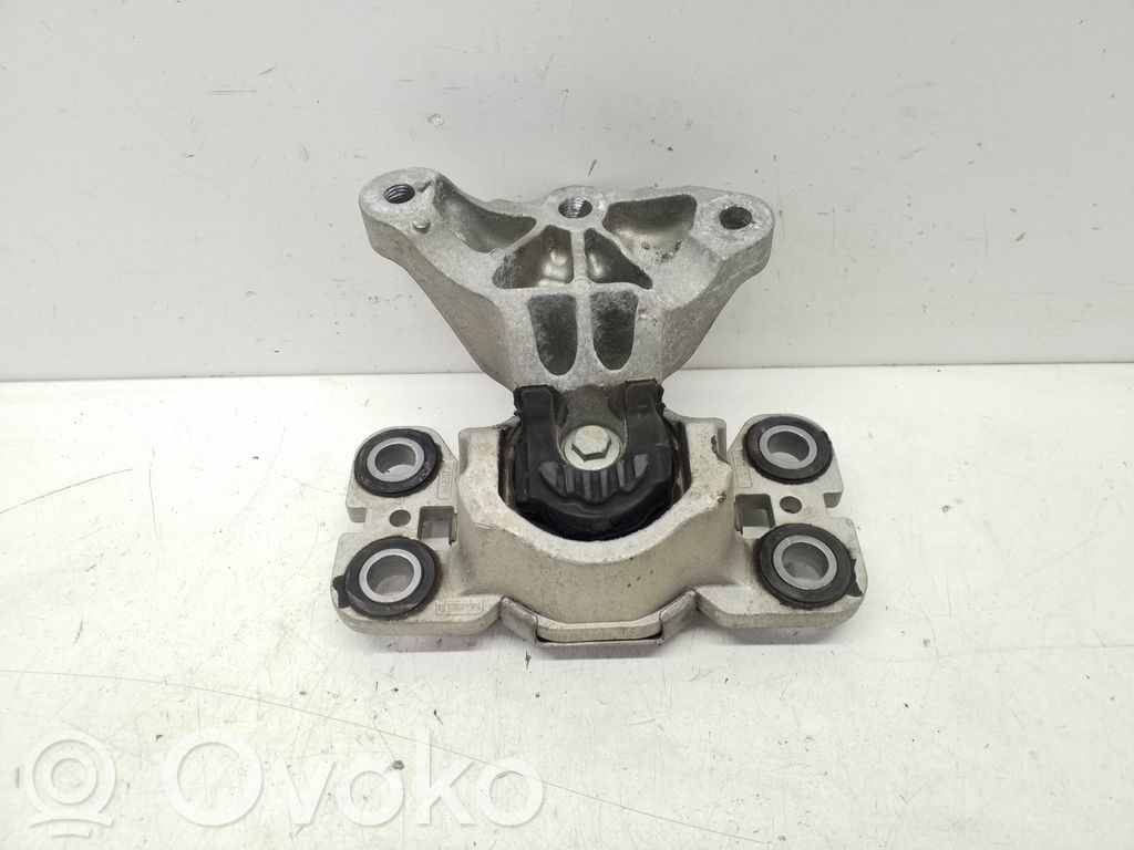 Volvo XC60 Engine mount bracket 