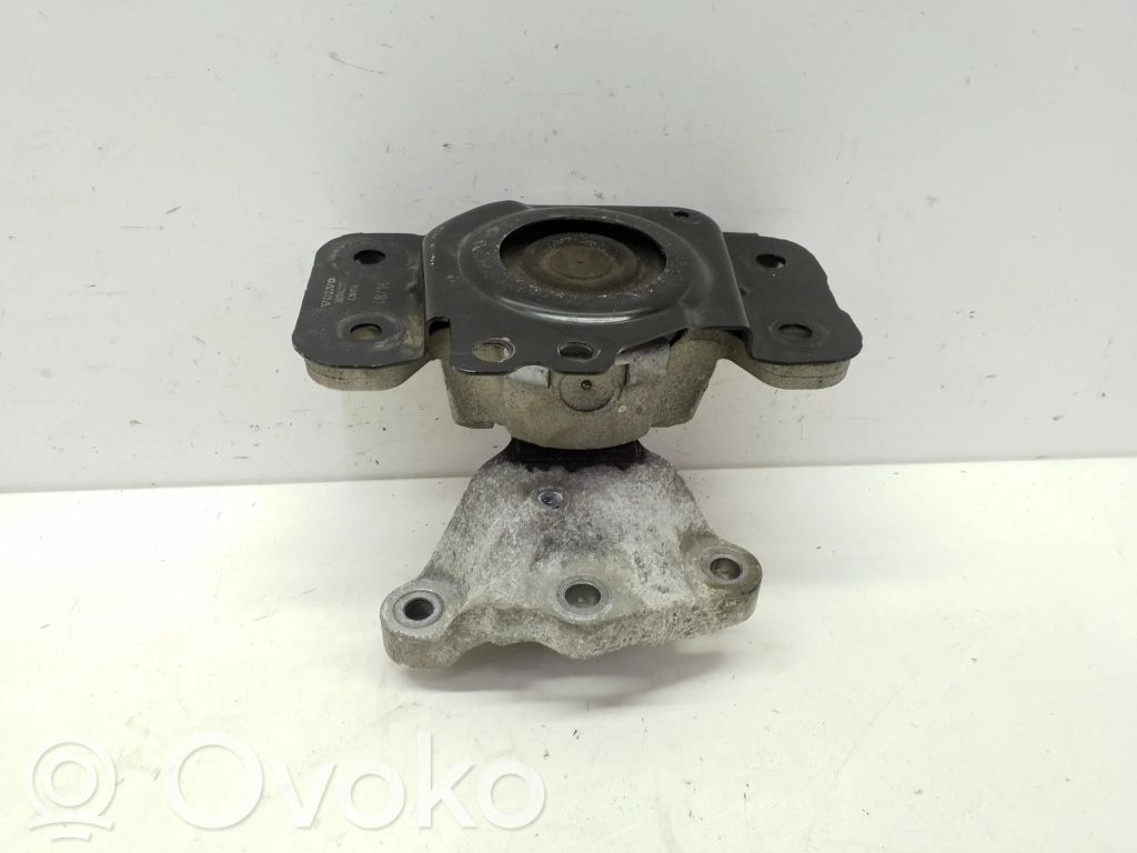 Volvo XC60 Engine mount bracket 