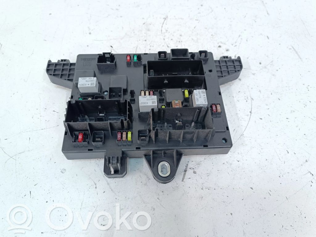 Opel Zafira C Fuse module 