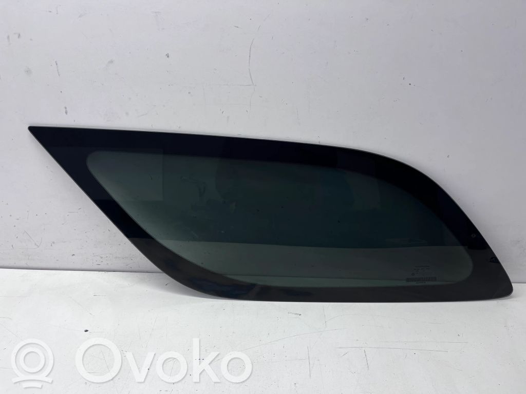 Dodge Durango III Rear side window 