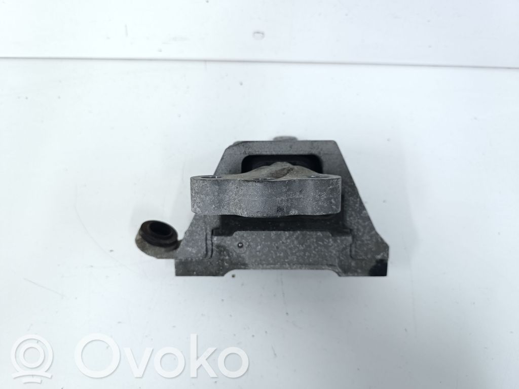 Opel Insignia A Engine mount bracket 