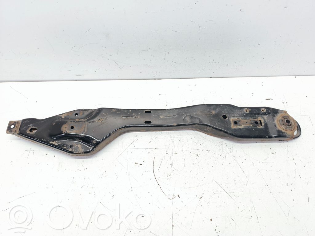 Engine mounting bracket