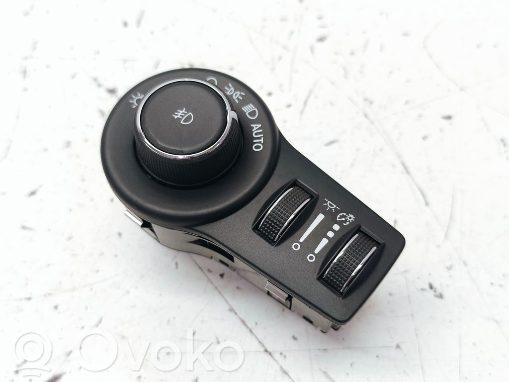 Chrysler Pacifica Light switch 