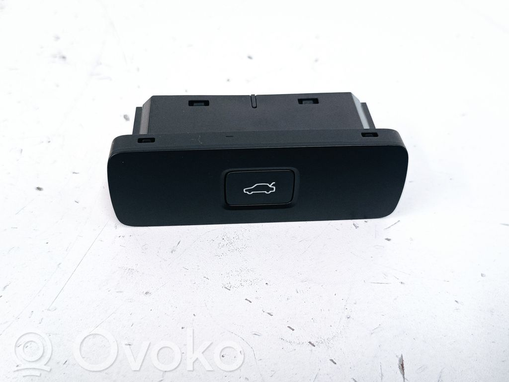Volvo XC40 Tailgate/boot open switch button 