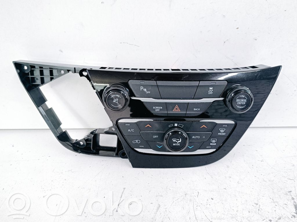 Chrysler Pacifica Climate control unit 