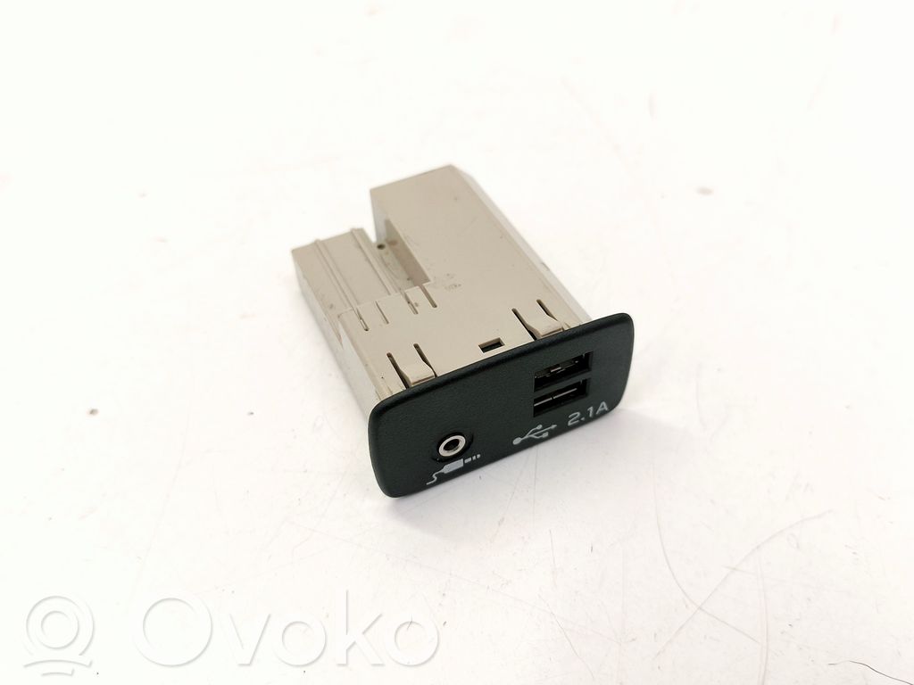 Subaru Impreza V USB savienotājs 