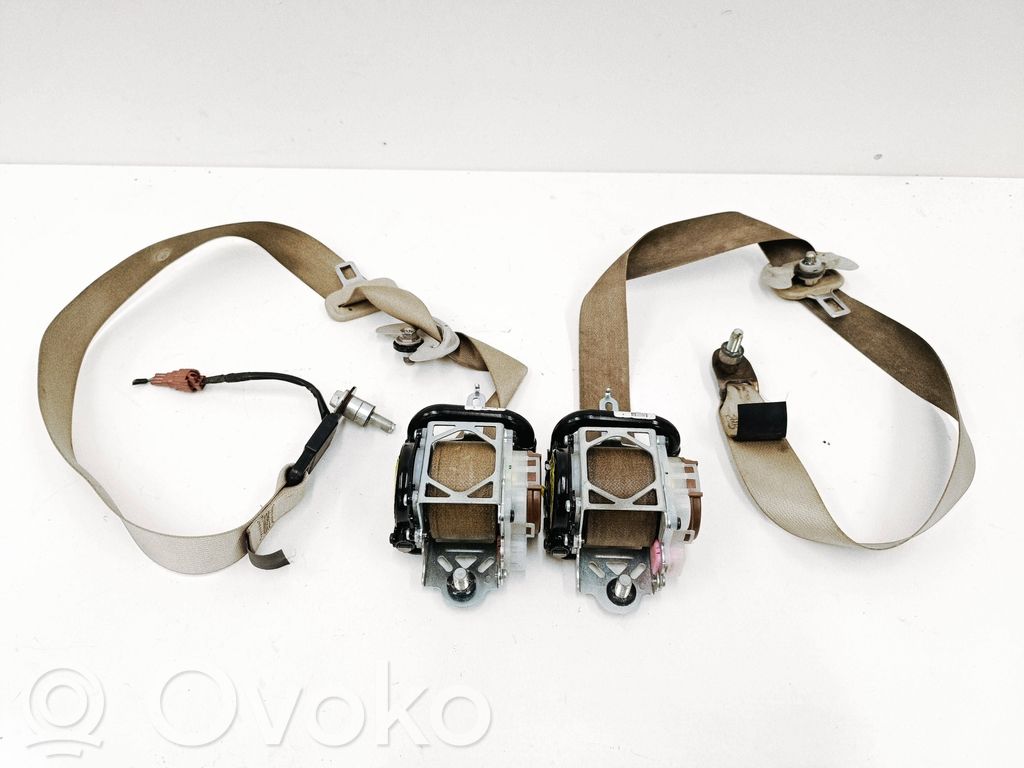 Subaru Outback (BS) Cinturón delantero 