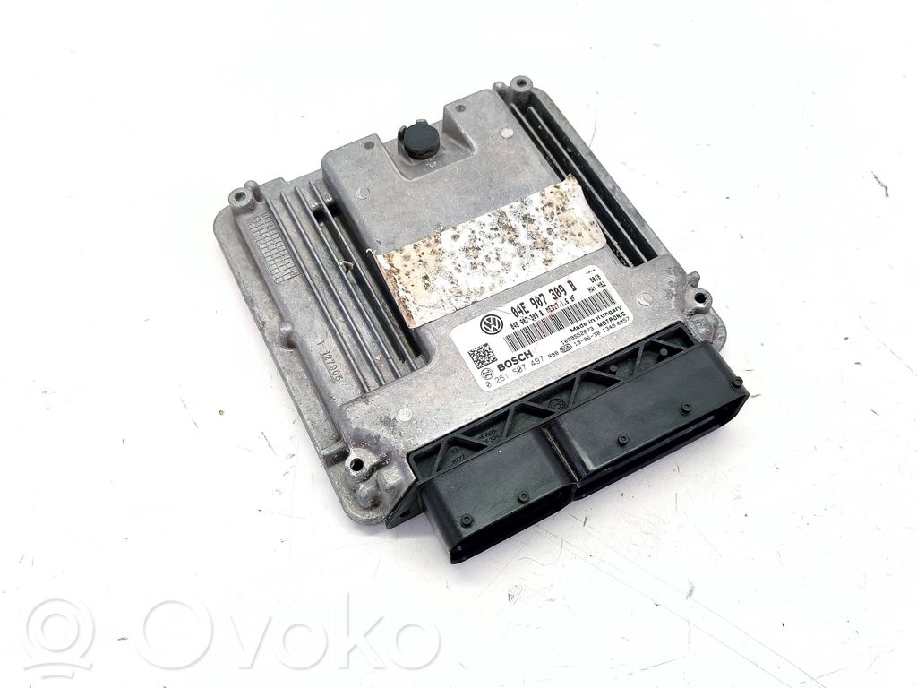 Volkswagen Jetta VI Engine control unit/module 