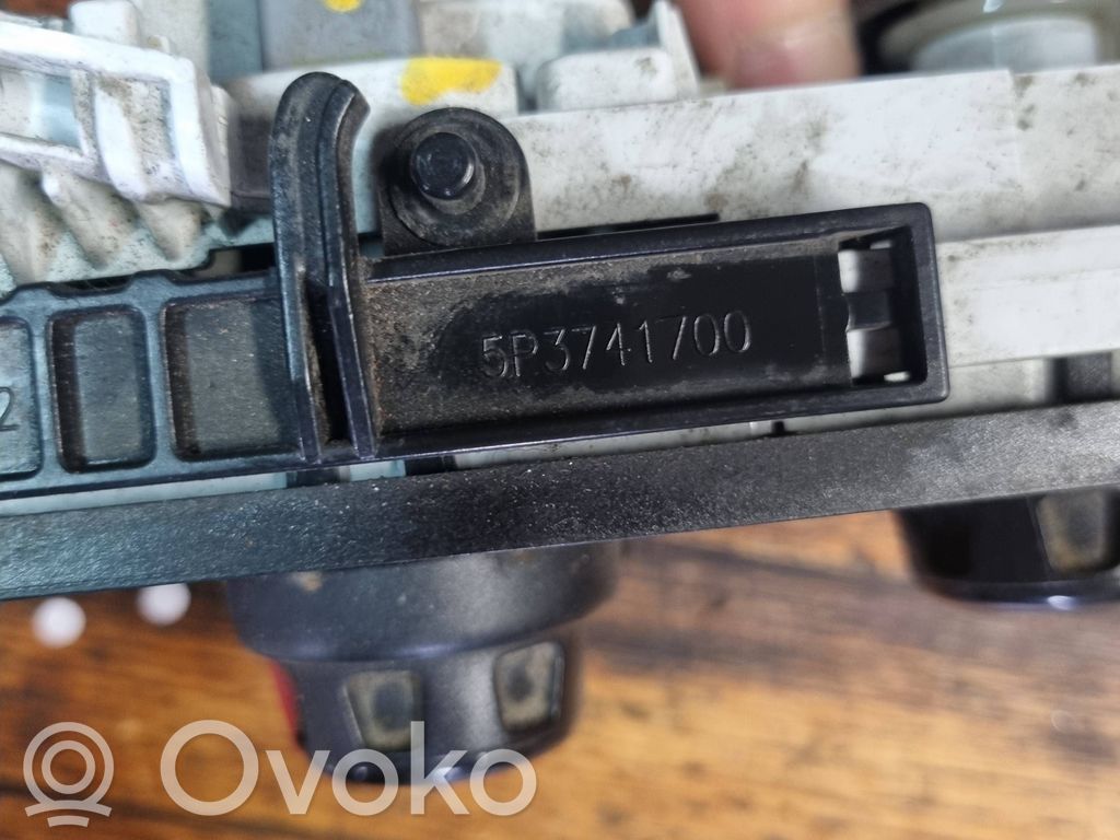 Climate control unit   5P3741700