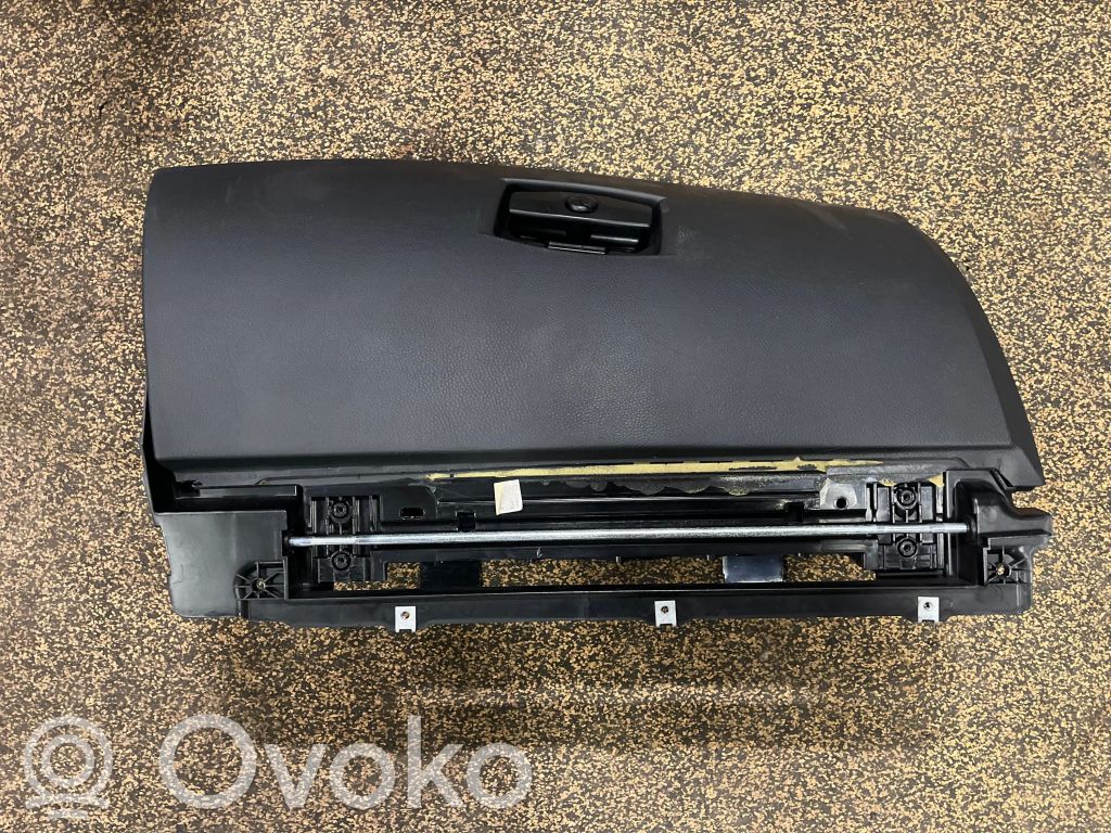 Glove box set   51167034080