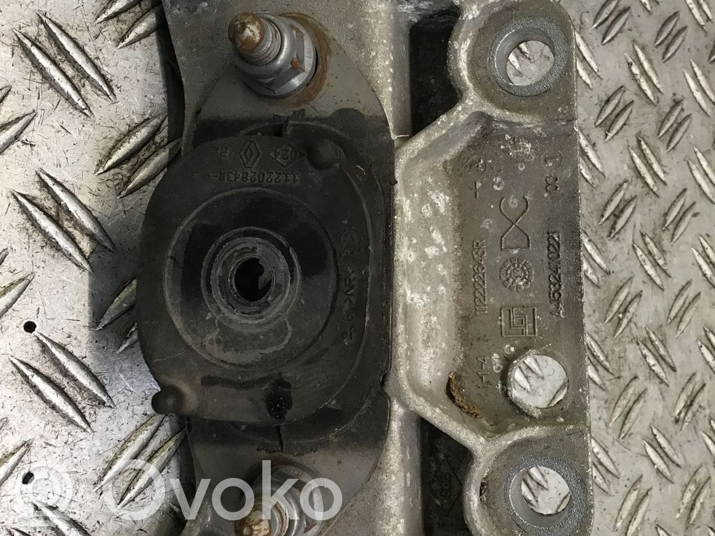 Engine mounting bracket   112222643R