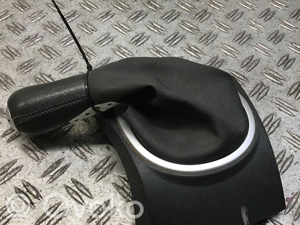 Renault Clio III Vaihteenvalitsimen kehys verhoilu muovia 