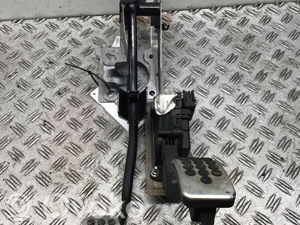 Pedal assembly   4M512467AR