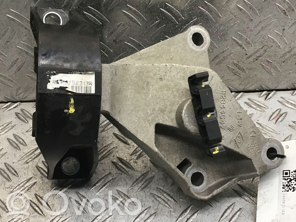 Engine mounting bracket   112844547