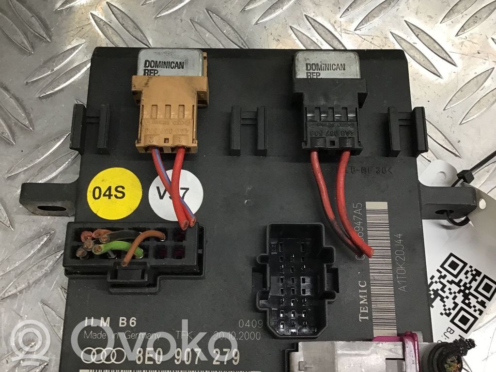 Engine control unit/module   8E0907557