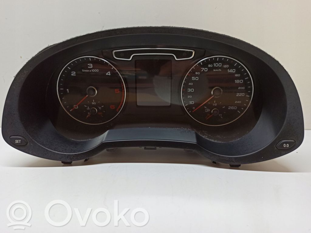 Geschwindigkeitsmesser Cockpit