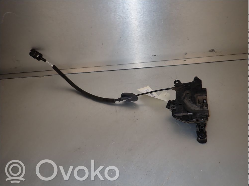 Renault Captur Front door lock 