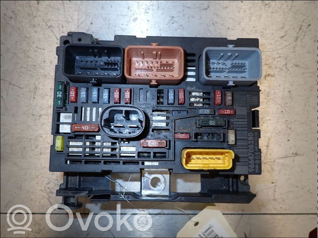 Peugeot 308 Fuse module 
