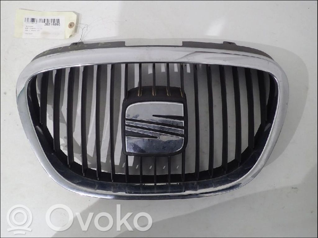 Seat Leon (1P) Etupuskurin ylempi jäähdytinsäleikkö 