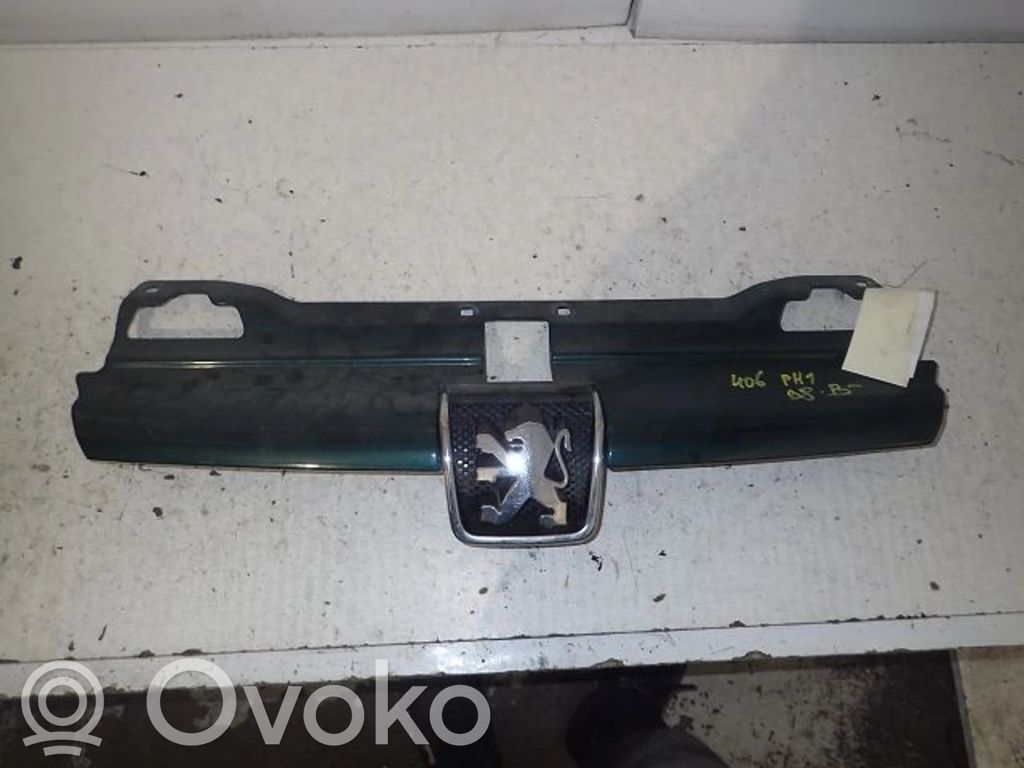 Peugeot 406 Etupuskurin ylempi jäähdytinsäleikkö 