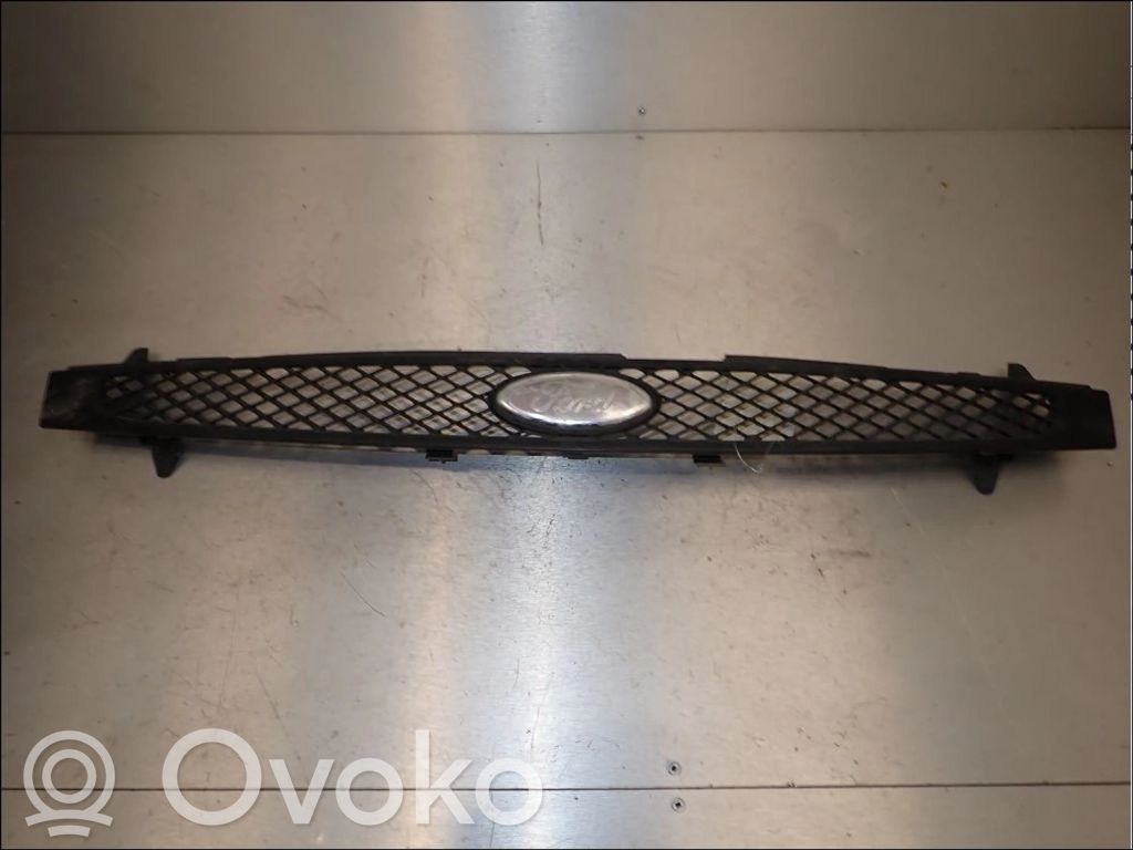 Ford Fiesta Etupuskurin ylempi jäähdytinsäleikkö 