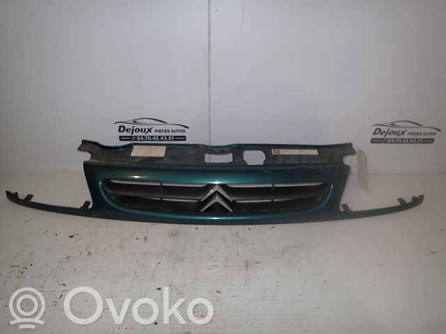 Citroen Saxo Etupuskurin ylempi jäähdytinsäleikkö 
