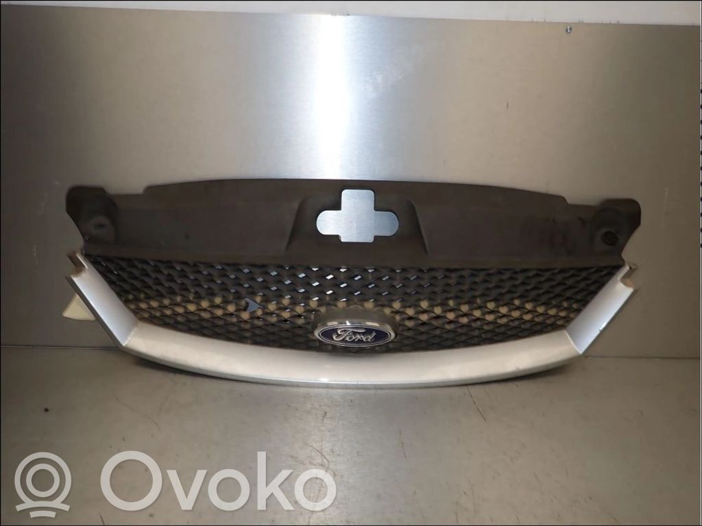 Ford Mondeo Mk III Etupuskurin ylempi jäähdytinsäleikkö 