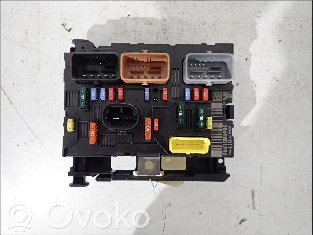 Peugeot 207 Módulo de fusible 