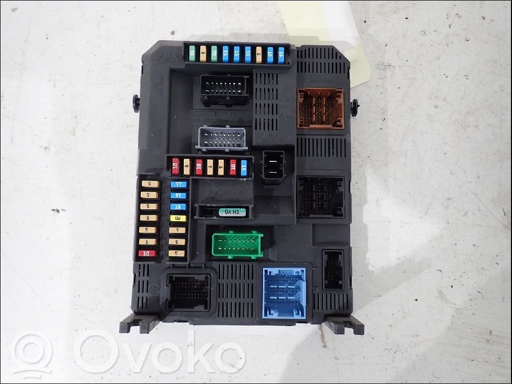 Peugeot 2008 I Fuse module 